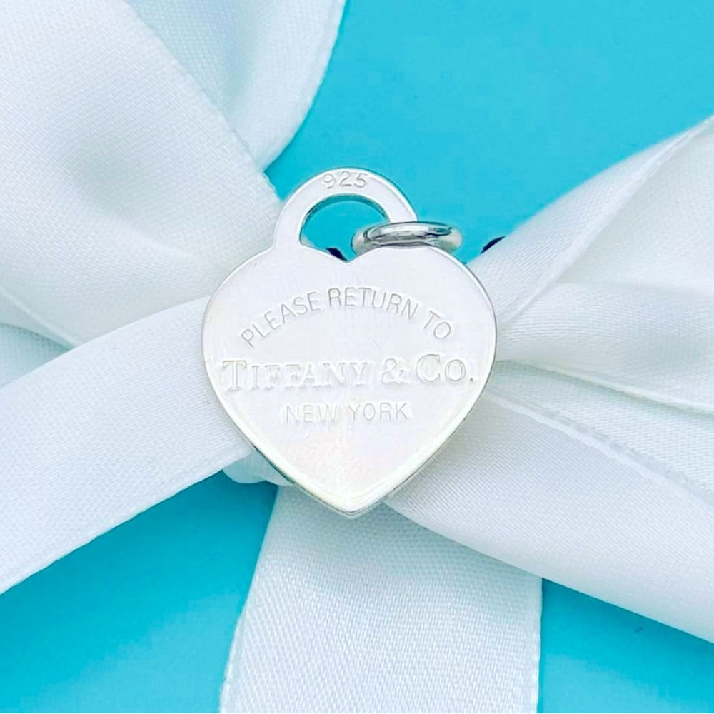 Tiffany & Co. SS Medium RTT Heart Charm GUC